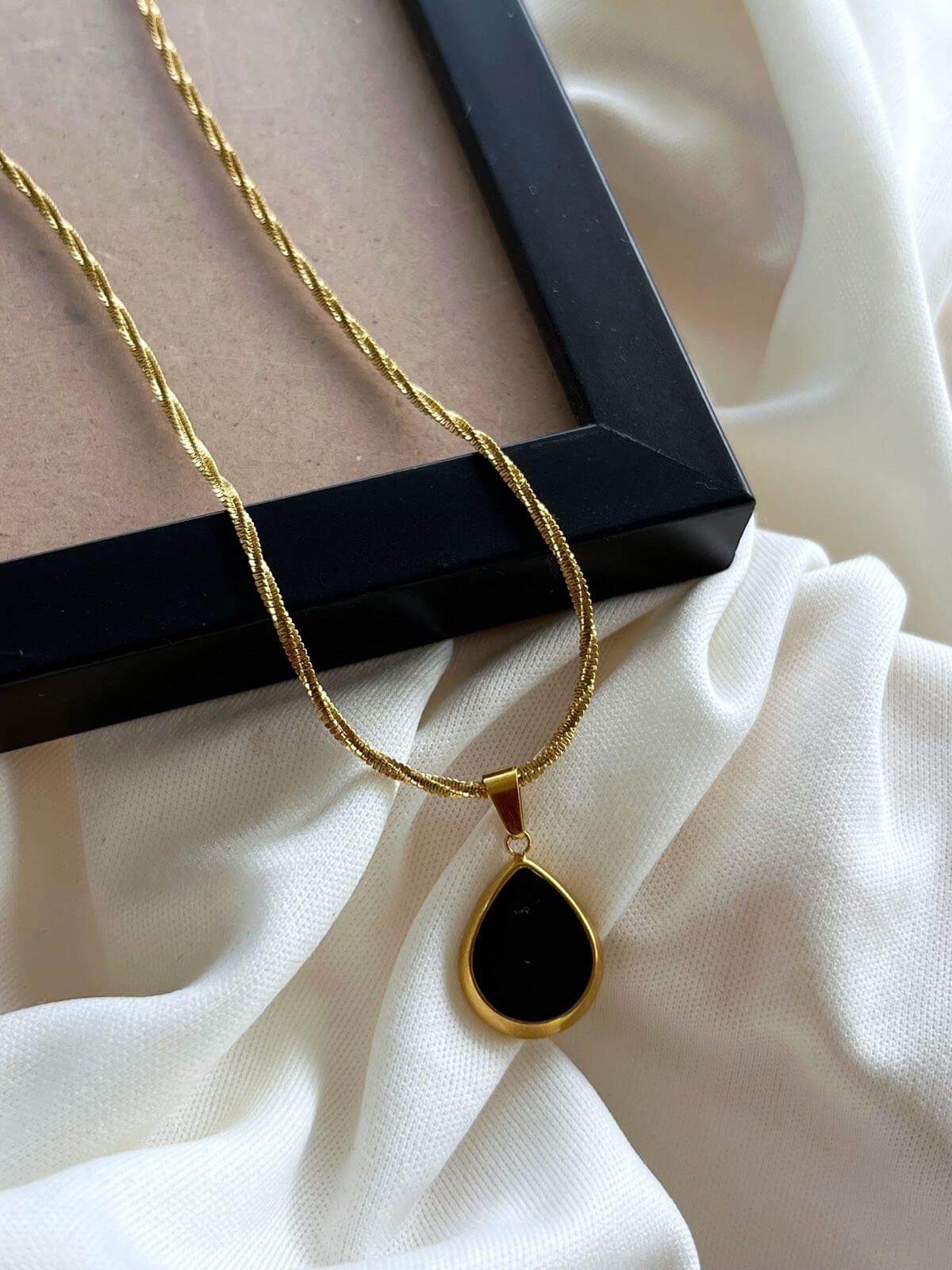 Noir Necklace